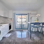 Oura Vibes By Ricardo Apartman